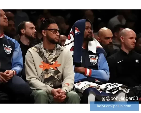 本-西蒙斯转战钓鱼展现新天赋社媒晒金枪鱼收获